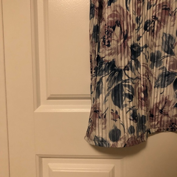 Floral Top 🌸 - Picture 4 of 6